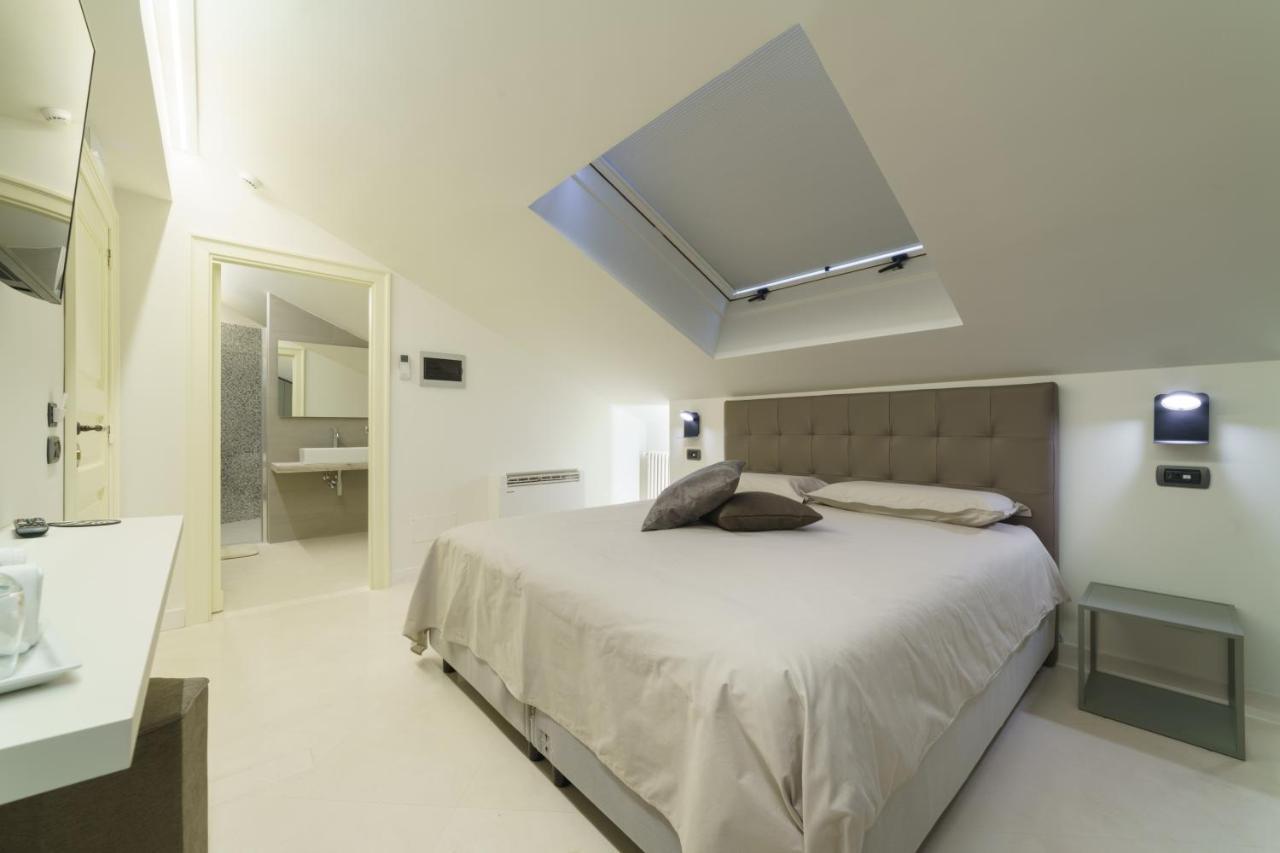 Caffetteria Luca Suite & Rooms Bronte Eksteriør billede