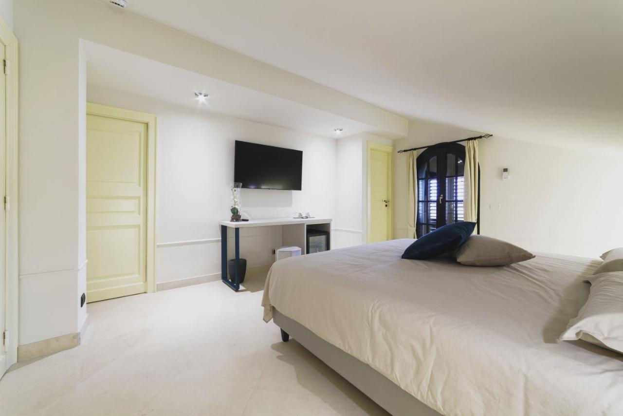 Caffetteria Luca Suite & Rooms Bronte Eksteriør billede